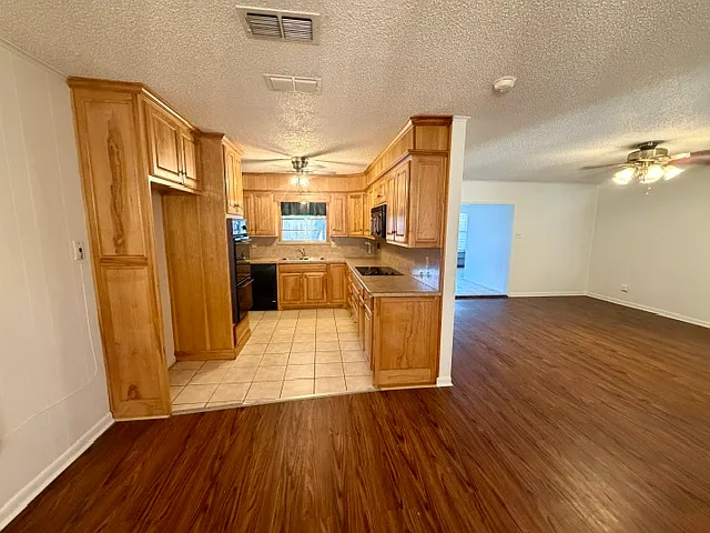 1365 W Hyman St — Photo 11