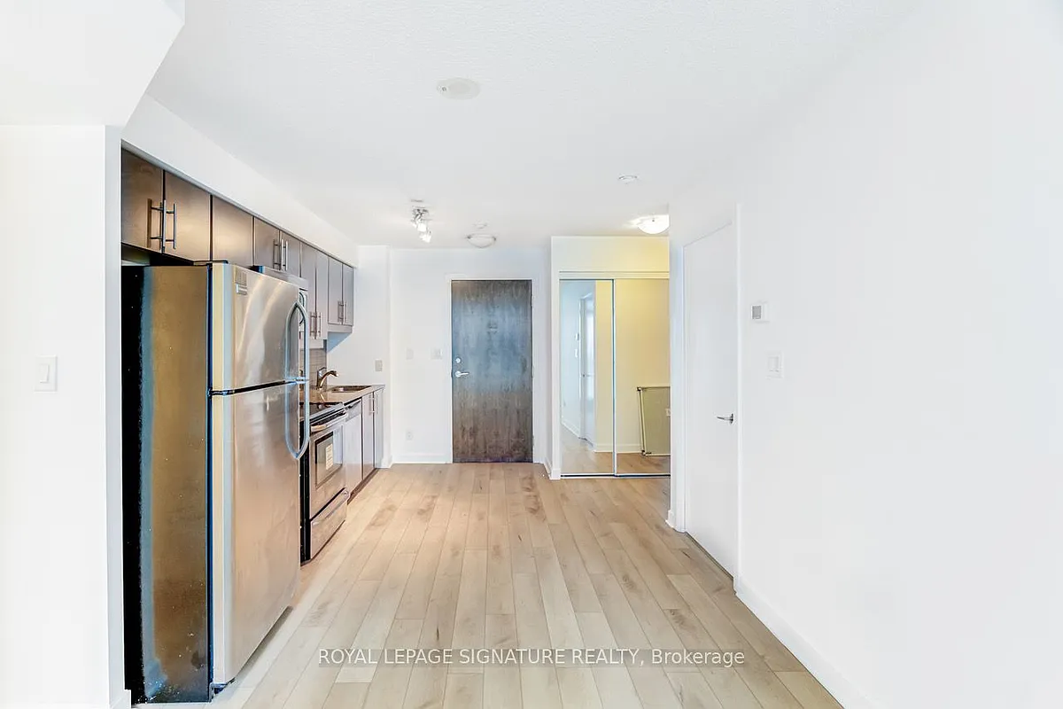 Building Photo - 33 Bay St #1205