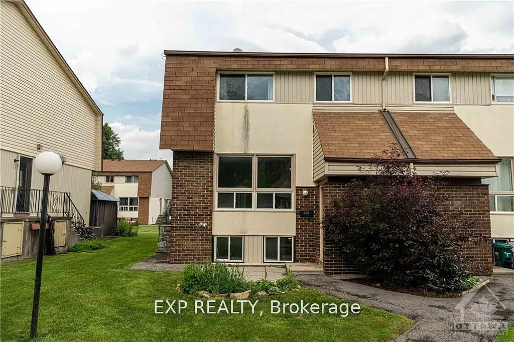 3 bed, $2,300 — Photo 1