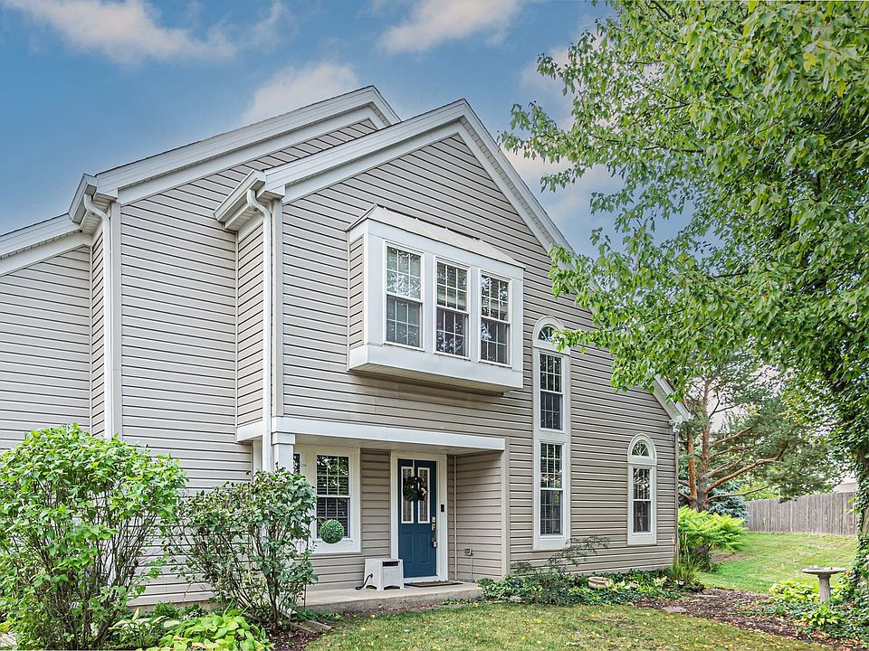 2nd image of 385 Wexford Ct