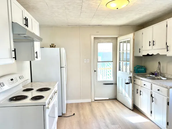 (undisclosed Address), Minersville, PA 17954