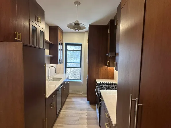 339 Bedford Avenue image 1 of 13