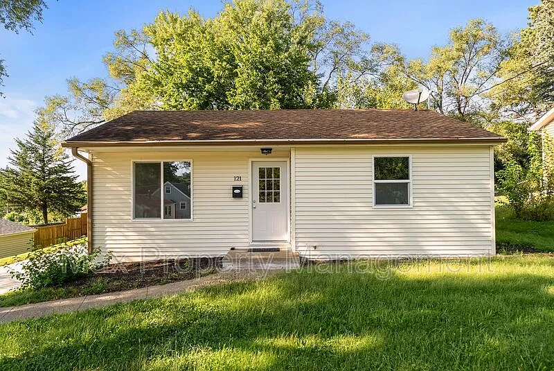 2 bed, 1.0 bath, 734 sqft, $1,500 — Photo 2