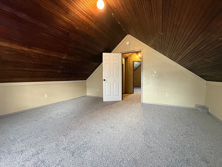 551 Michigan St — Photo 11