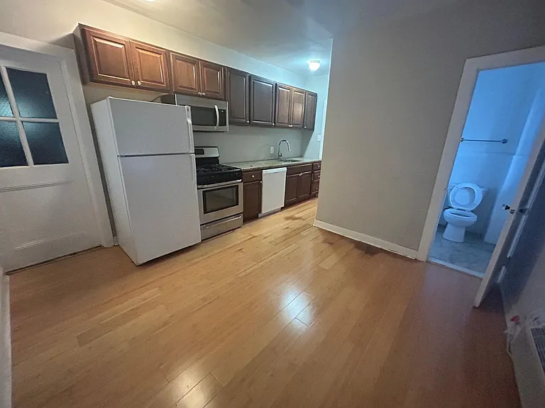 2254 Bryn Mawr Ave #3B — Photo 3