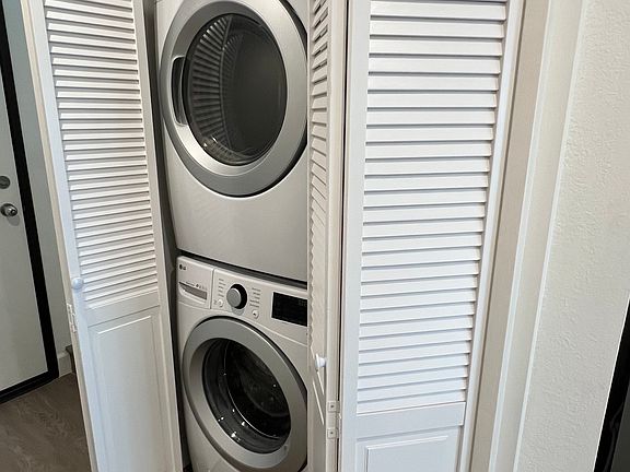 Washer Dryer In unit