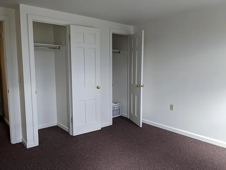 348 College St — Photo 47