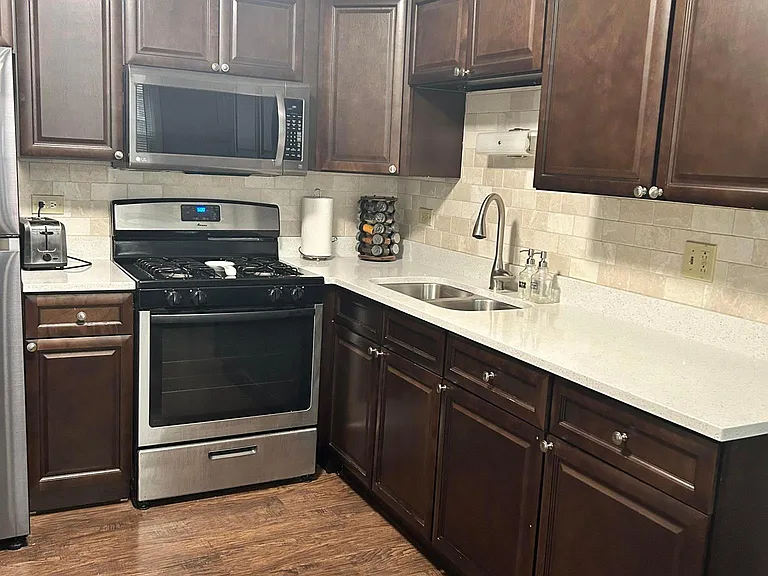 4505 Maple Ave — Photo 2