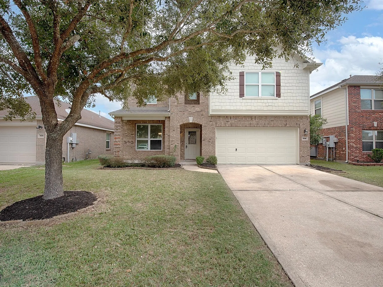 3 bed, 2.5 bath, 2427 sqft, $2,350 — Photo 1