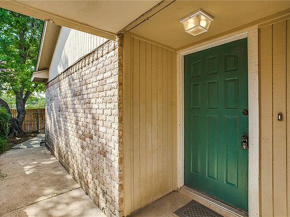 3rd image of 2635 Woodmont Trl