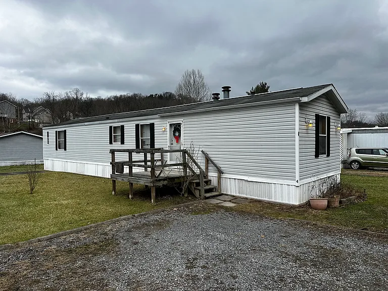 4 Newbrough Vlg — Photo 3