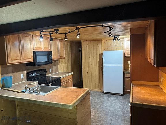3rd image of 1036 Rock Creek Rd