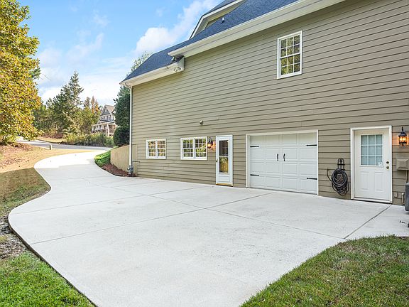 5th image of 5604 Yorkshire Ct