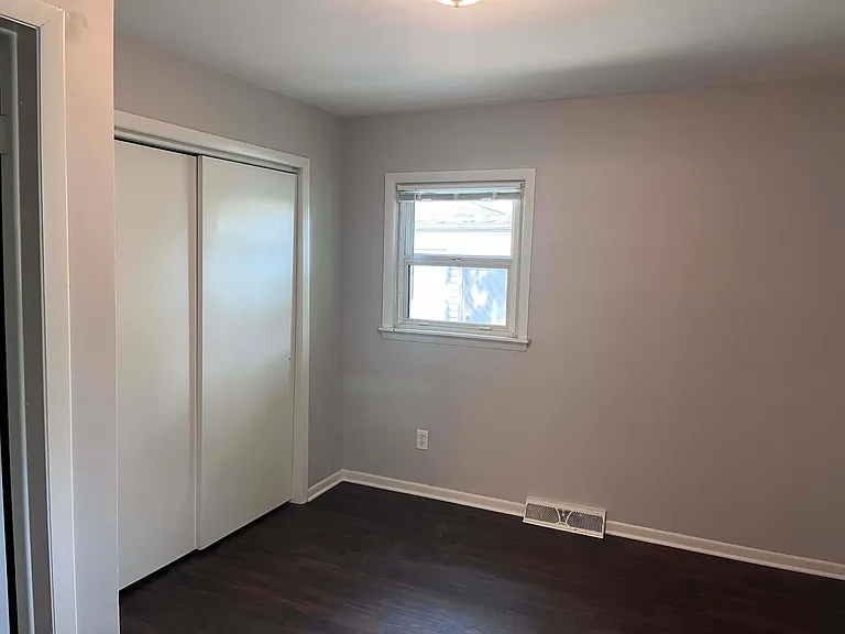 3051 Queen St — Photo 16