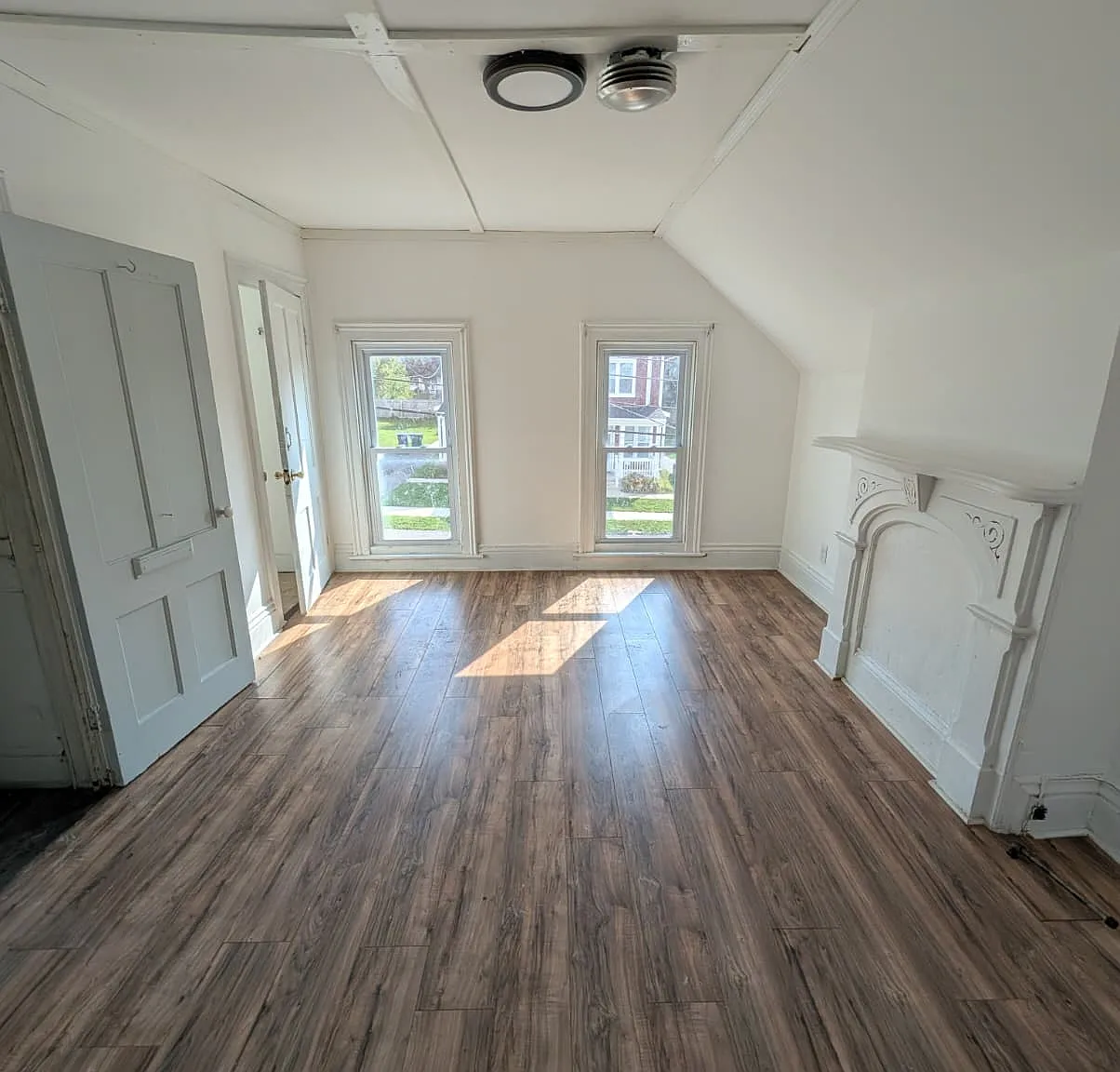 2 bed, 900 sqft, $1,200 — Photo 1