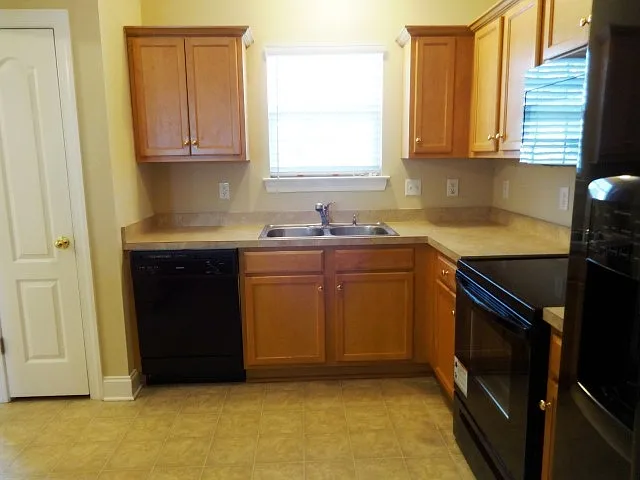 425 Equinox Cir — Photo 8
