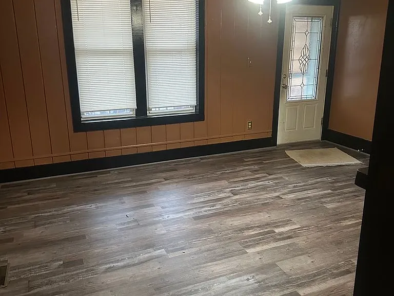 69 Side Ave — Photo 3