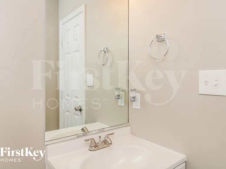 713 Garrett St — Photo 10