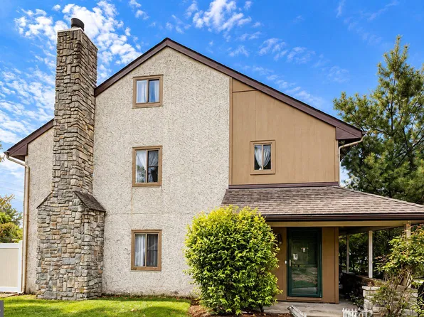 20 Hampshire Dr, Plainsboro, NJ 08536