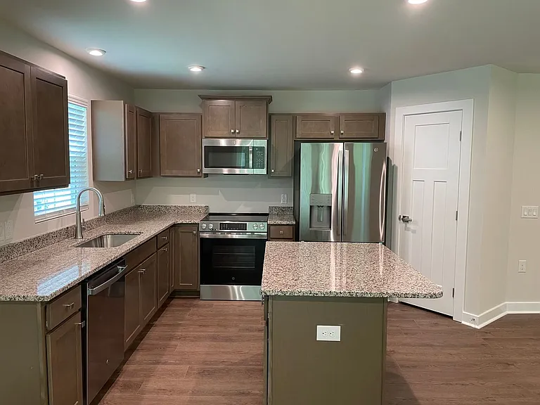 1324 Nora Ct NW — Photo 3