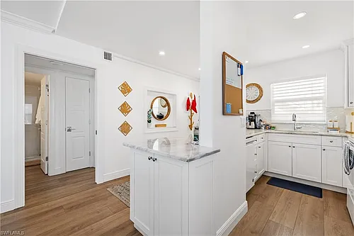 404 Broad Ave S #H-404 Photo 1