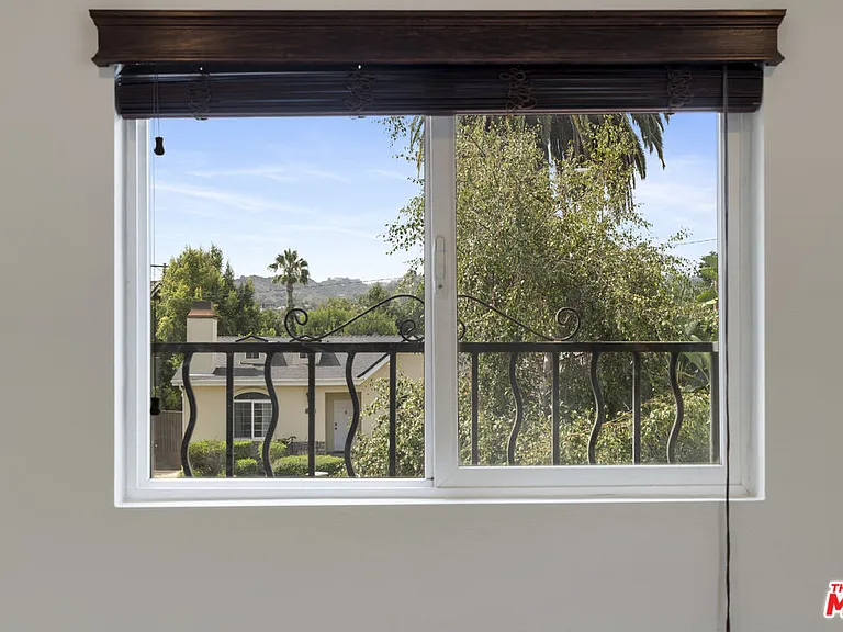 14321 Hortense St — Photo 35