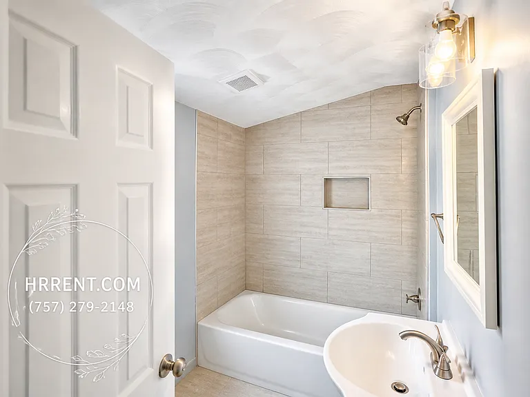 2914 Peronne Ave — Photo 11