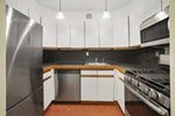 Rented by Halstead Real Estate | media 10