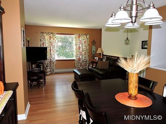 3rd image of 37 Meadowbrook Dr