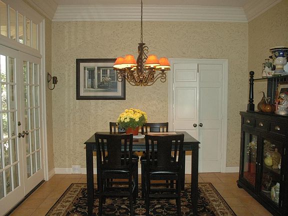 4th image of 841 Creekwood Cir