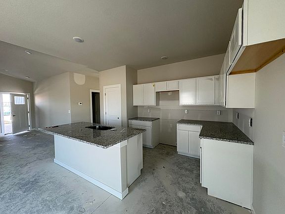 3rd image of 5709 Plumthicket St
