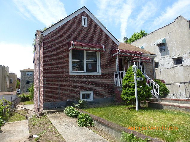 1st image of 1016 E 218th St