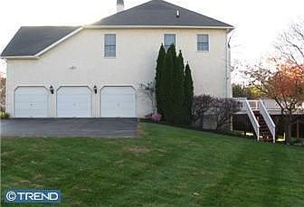 3rd image of 150 Pembrooke Cir