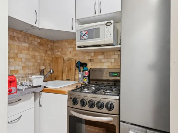 236 East 28th Street 4C image 3 of 7