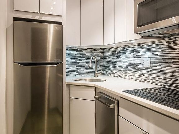 5th image of 140 E 56th St APT 3H