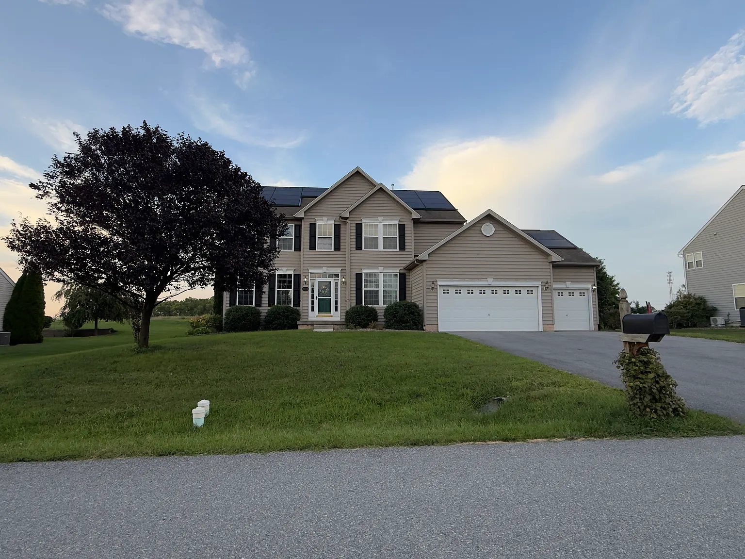 4 bed, 3192 sqft, $1,050 — Photo 1