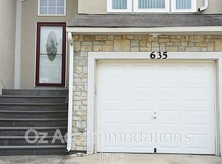 635 S Woodson Ln, Gardner, KS 66030