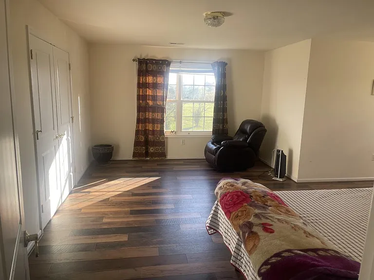 125 Rosemary Ct — Photo 10
