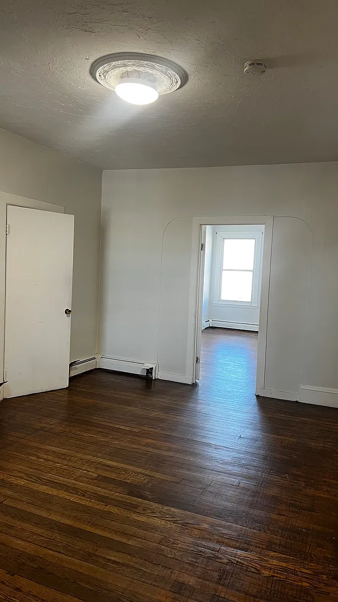 Building Photo - 401 Chelsea St #2