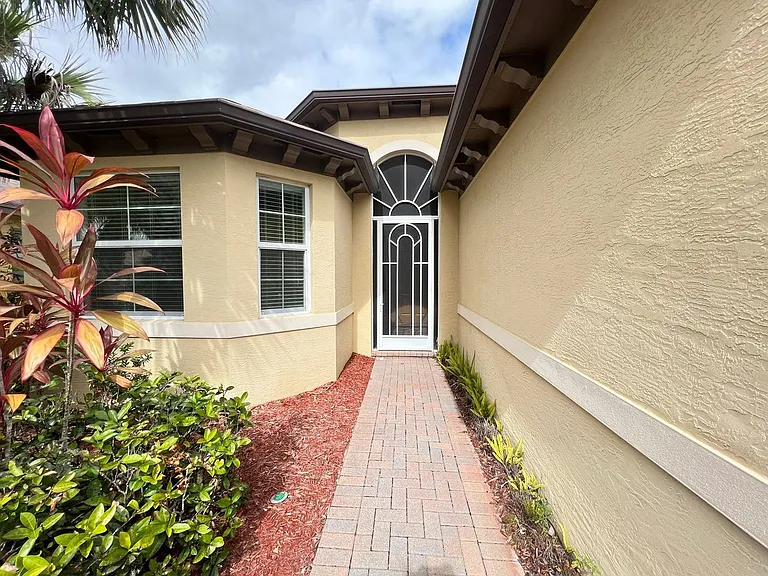 11948 SW Crestwood Cir — Photo 3