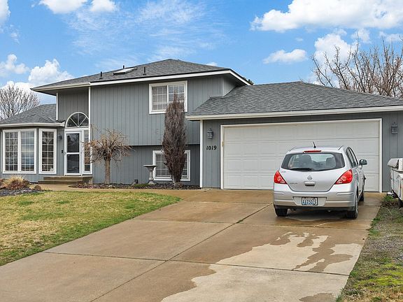 2nd image of 1019 S Marigold Ct