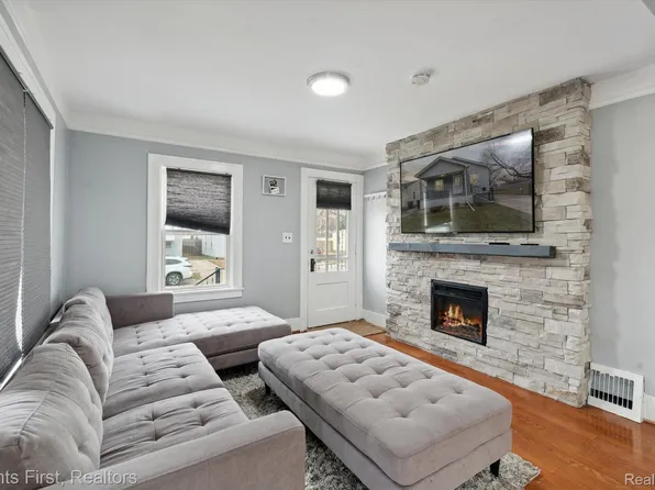 2395 Bloomfield St, Melvindale, MI 48122