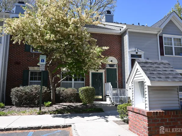 13 Jay Ct, Plainsboro, NJ 08536