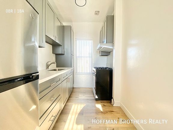 2nd image of 976 S Gramercy Pl #408