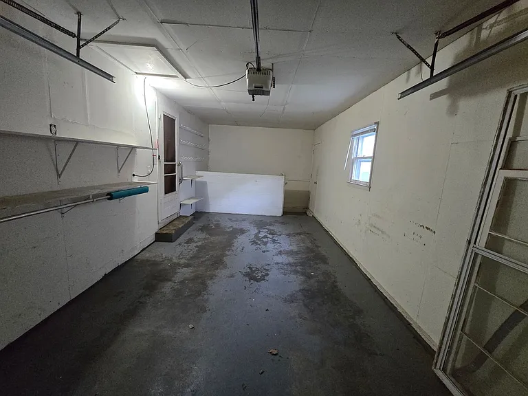 322 Webster St — Photo 54