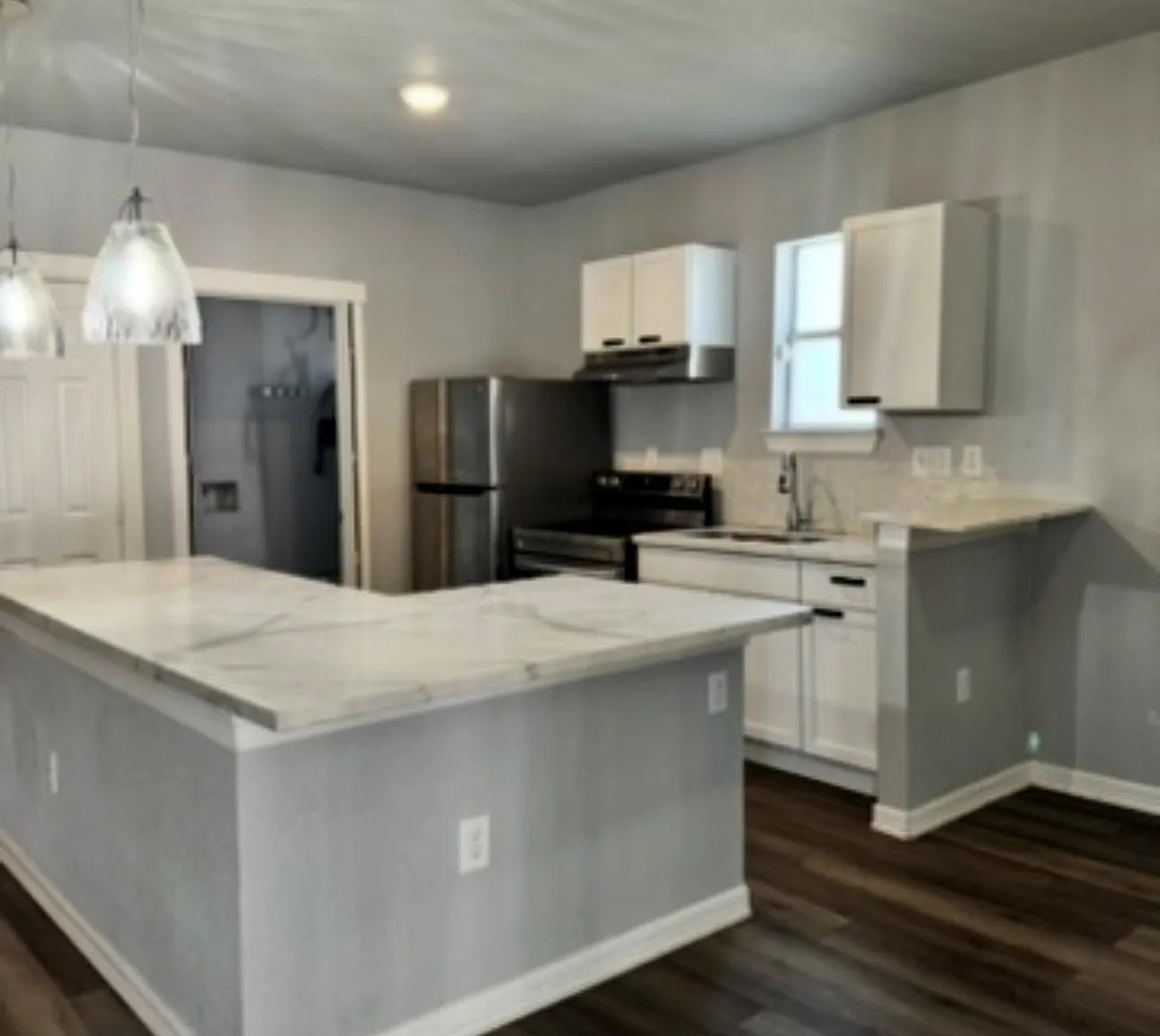 3 bed, 2.0 bath, 1064 sqft, $1,620 — Photo 1