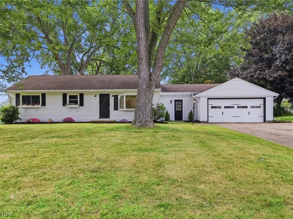 561 Clark Dr, Tallmadge, OH 44278