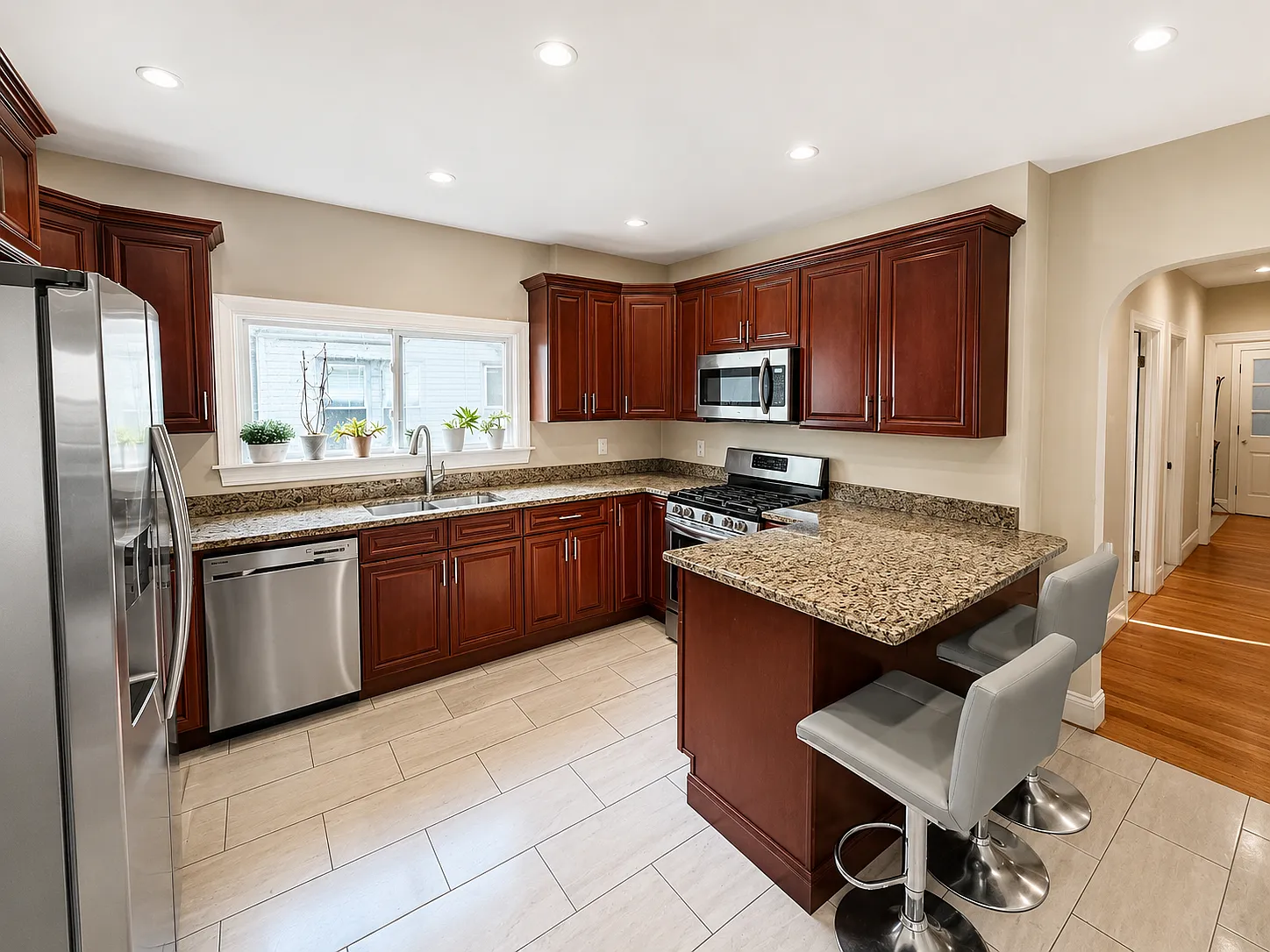 6 bed, 2.5 bath, $4,500 — Photo 1