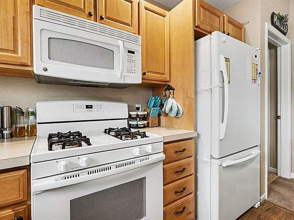4th image of 1036 Woods Ct