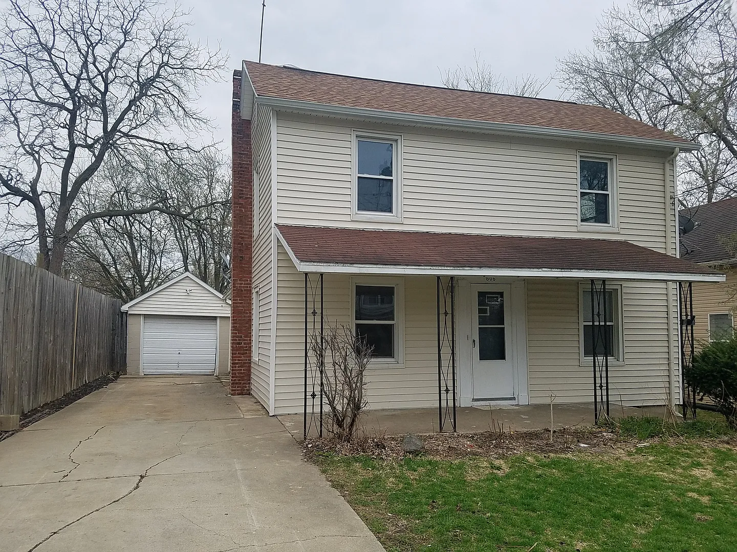 606 N State St photo 1